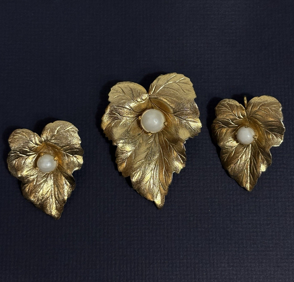 VTG Sarah Coventry Leaf Two Brooches Gold Tone Faux Pearl Pins with 1 Earring